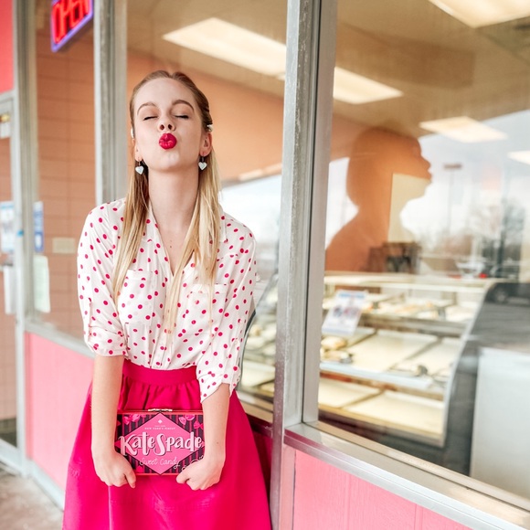 Meet your Posher, Laura - Picture 1 of 1